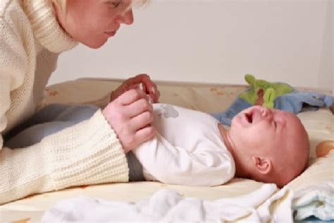 anne sütü alan bebeklerde kokulu gaz
